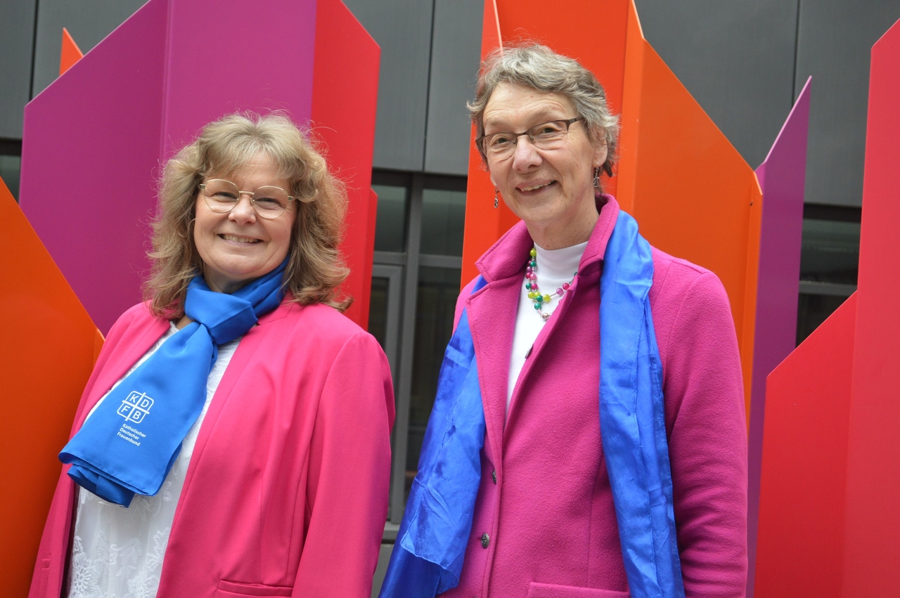 Neue Diözesanvorsitzende des KDFB Würzburg e.V. links und Bildungswerkvorsitzende Edith Werner rechts